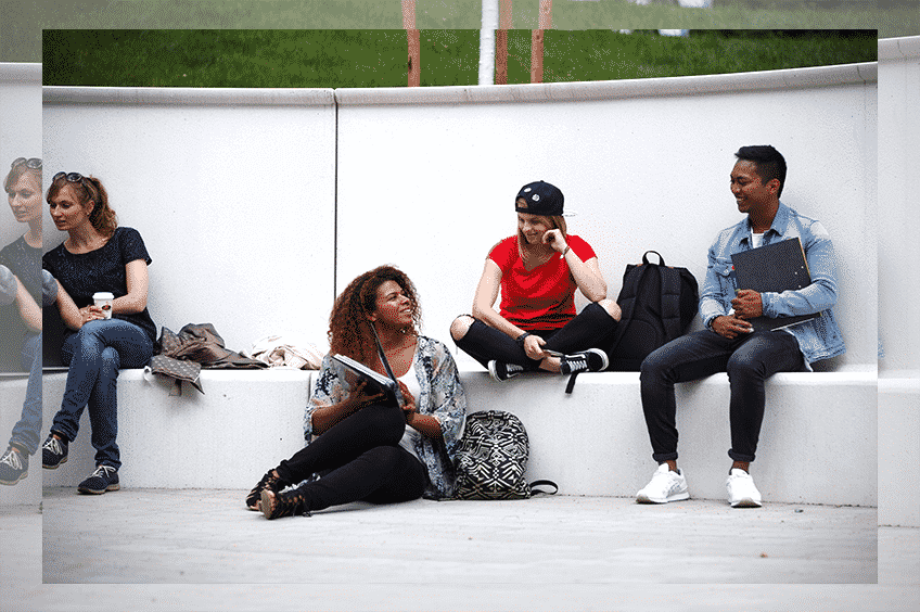 StudentenABC Studenten sitzen auf Treppe
