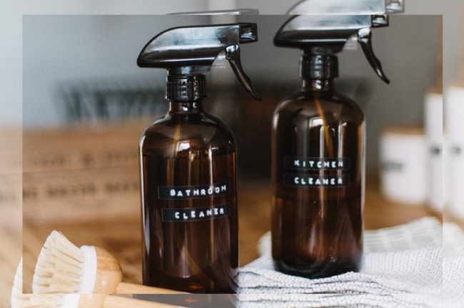 Putzmittel Flaschen
