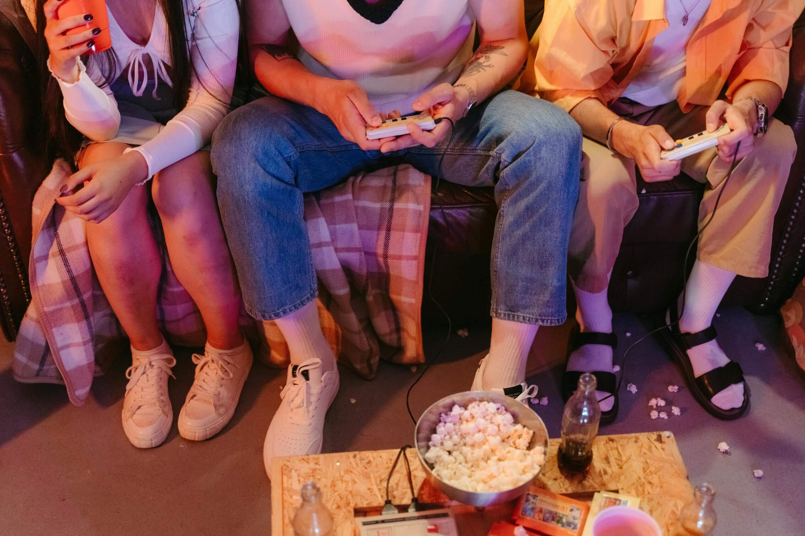 Mitbewohner beim spielen Mitbewohner beim spielen